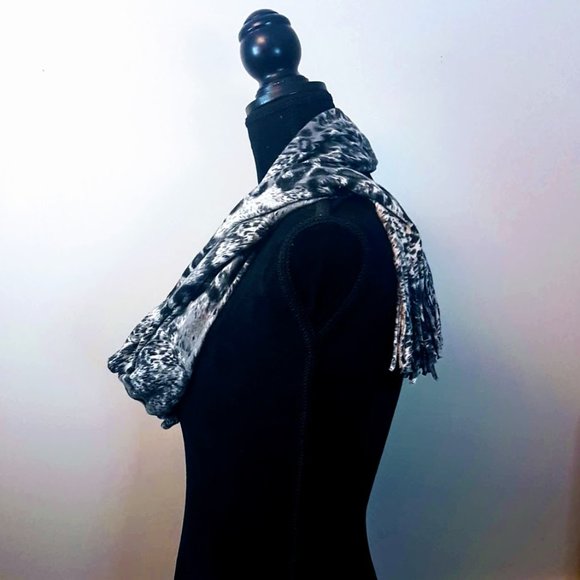 # C13  Leopard Print Scarf - Picture 4 of 8